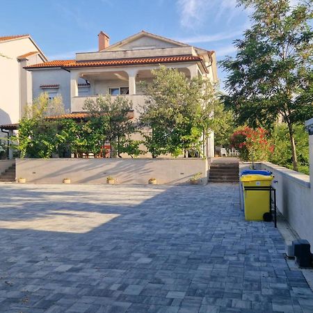 Apartments In Rijeka, Free Parking And Large Terrace, 15Min Drive From The Beach Luaran gambar