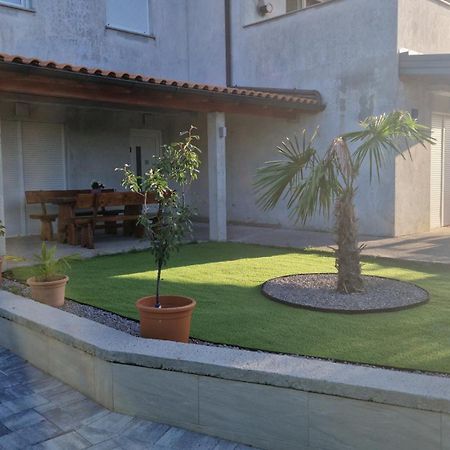 Apartments In Rijeka, Free Parking And Large Terrace, 15Min Drive From The Beach Luaran gambar