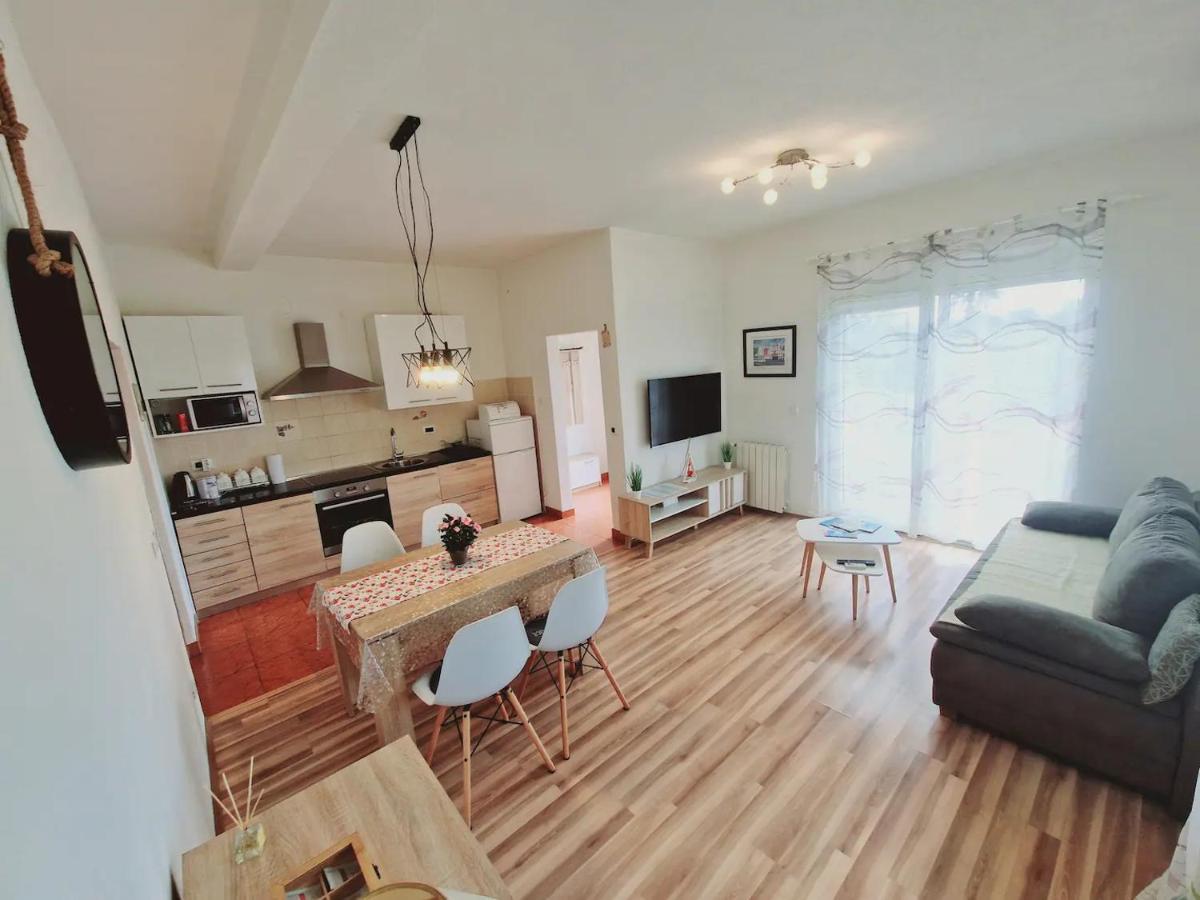 Apartments In Rijeka, Free Parking And Large Terrace, 15Min Drive From The Beach Luaran gambar