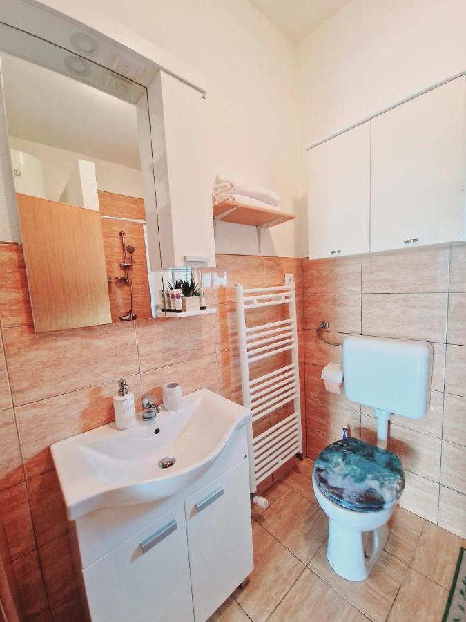 Apartments In Rijeka, Free Parking And Large Terrace, 15Min Drive From The Beach Luaran gambar