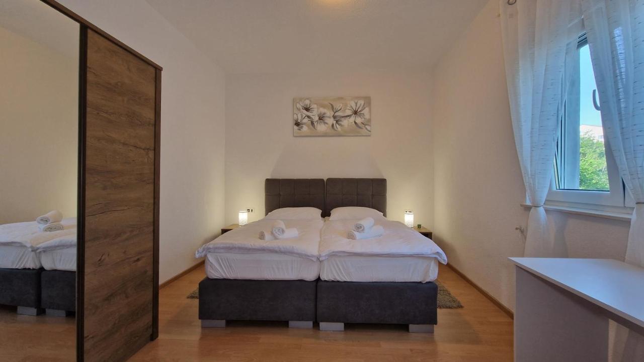 Apartments In Rijeka, Free Parking And Large Terrace, 15Min Drive From The Beach Luaran gambar